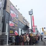 ひとり焼肉業態の先駆者、焼肉ライクが初のロードサイド店「松戸南花島店」をオープンさせて長蛇の列